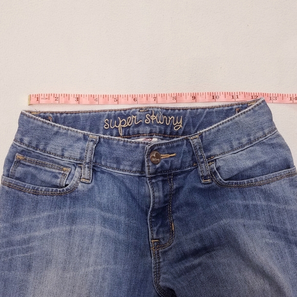 Old Navy Super Skinny Jeans. Size 14. - Picture 2 of 4